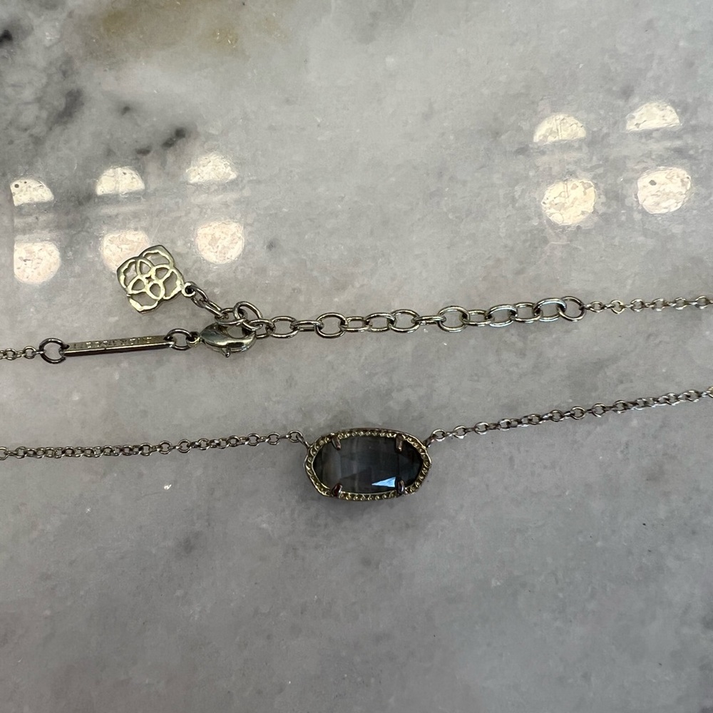 Kendra Scott necklace